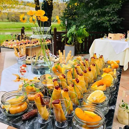 Gostisce Koren Konukevi Zuzemberk